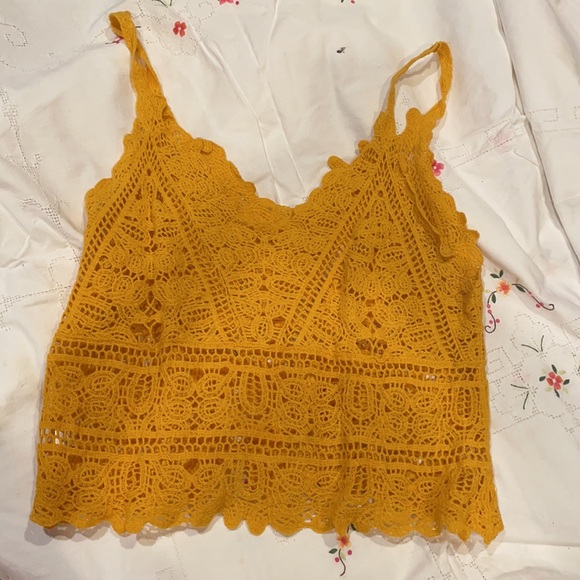 Yellow crochet flowy tank💛 size small - Picture 3 of 3